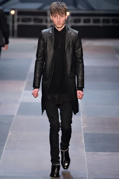Look 27